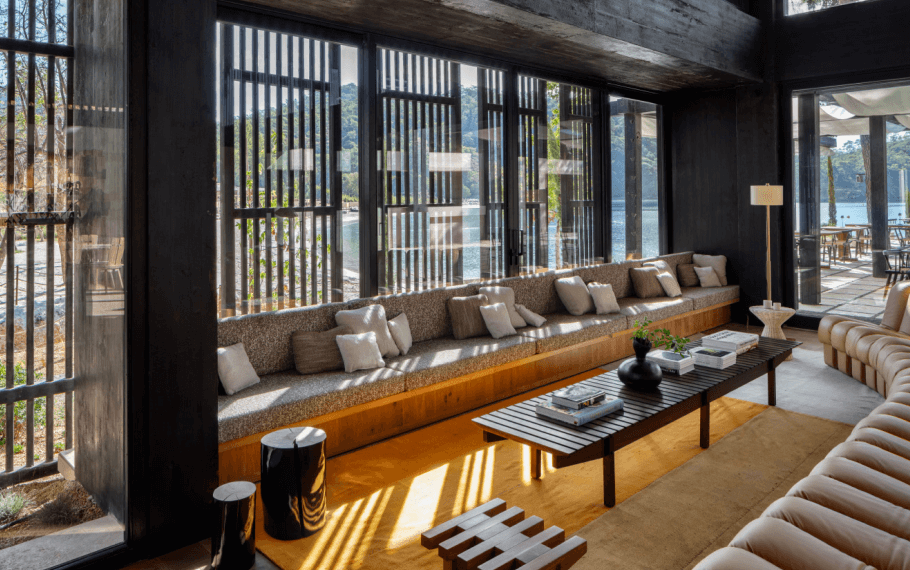 Glasshouse is an elegant all-day dining and lounge venue that starts the day slowly and ends with the rhythm of the day. Mornings are peaceful with a select à la carte breakfast served with a forest view.