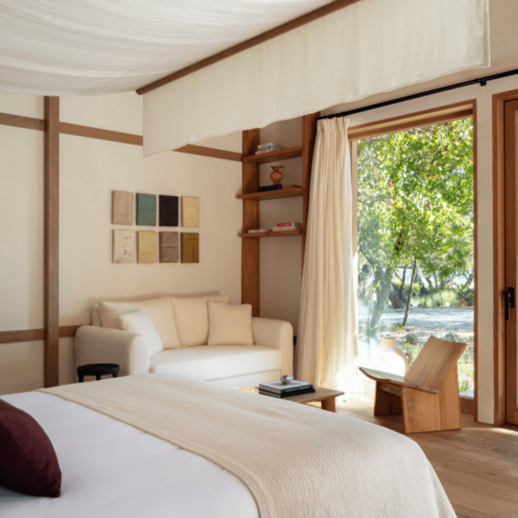 These private cabanas overlooking the calm bays of Gocek provide a bayfront serenity experience where you will feel the rhythm of nature. The interiors shaped with wabi-sabi aesthetics offer a simple yet profound peace.