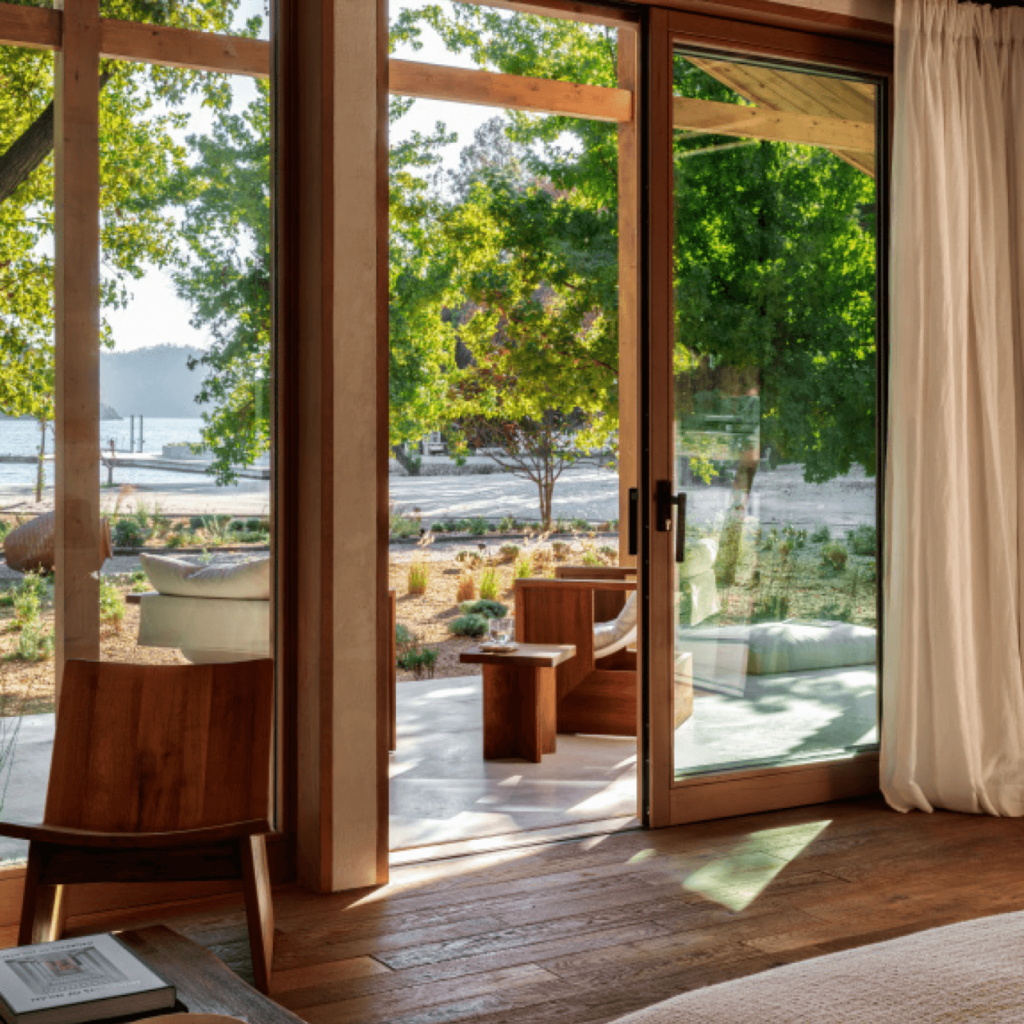 Ahãma Deluxe Sea View Cabanas offer a living space where elegance meets nature. Thanks to the large glass surfaces and open-plan design, the sea view becomes a natural part of every moment.