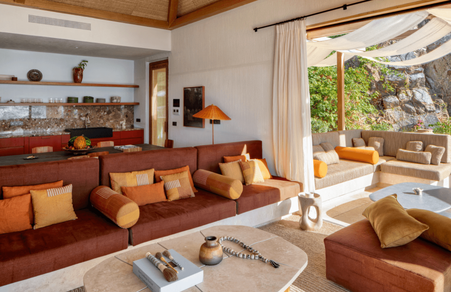 With a fully equipped kitchen and private chef service, the personalized farm-to-table dining experience becomes a unique culinary journey for each guest. In this environment that is in harmony with the rhythm of nature, even the rituals of daily life become an opportunity for reconnection in nature.